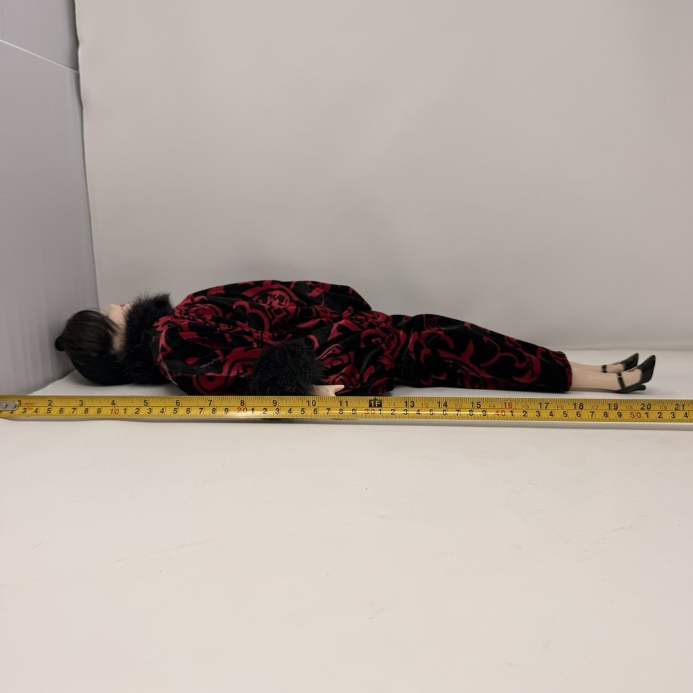 Vintage Style Porcelain Boudoir Lady Doll Red Black Fur Trim Damask Robe 19" - Picture 9 of 15